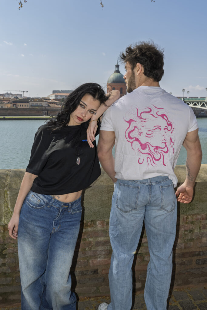 Shooting photo professionnel pour une marque de vêtements toulousaine sur les quais de la Garonne.